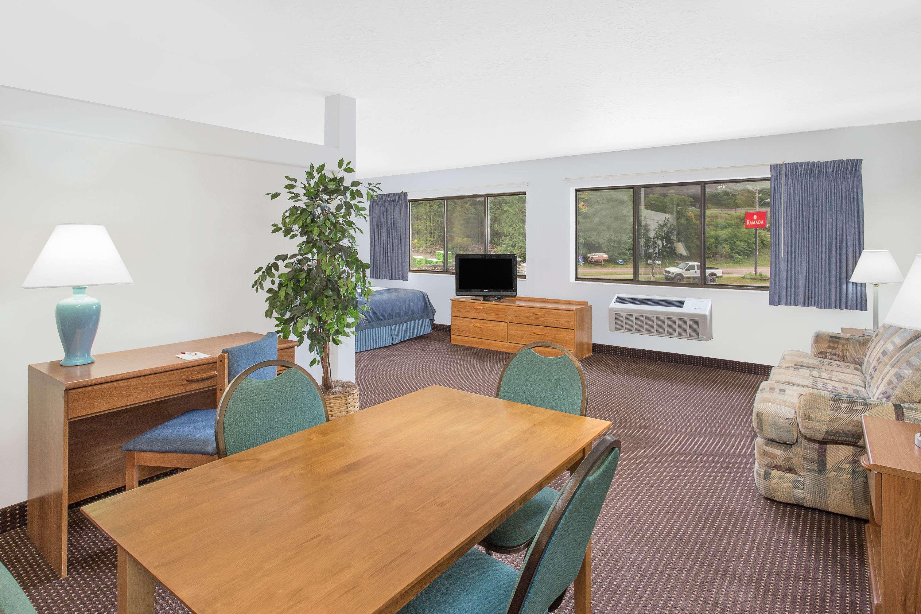 Ramada by Wyndham Hancock Waterfront Bagian luar foto