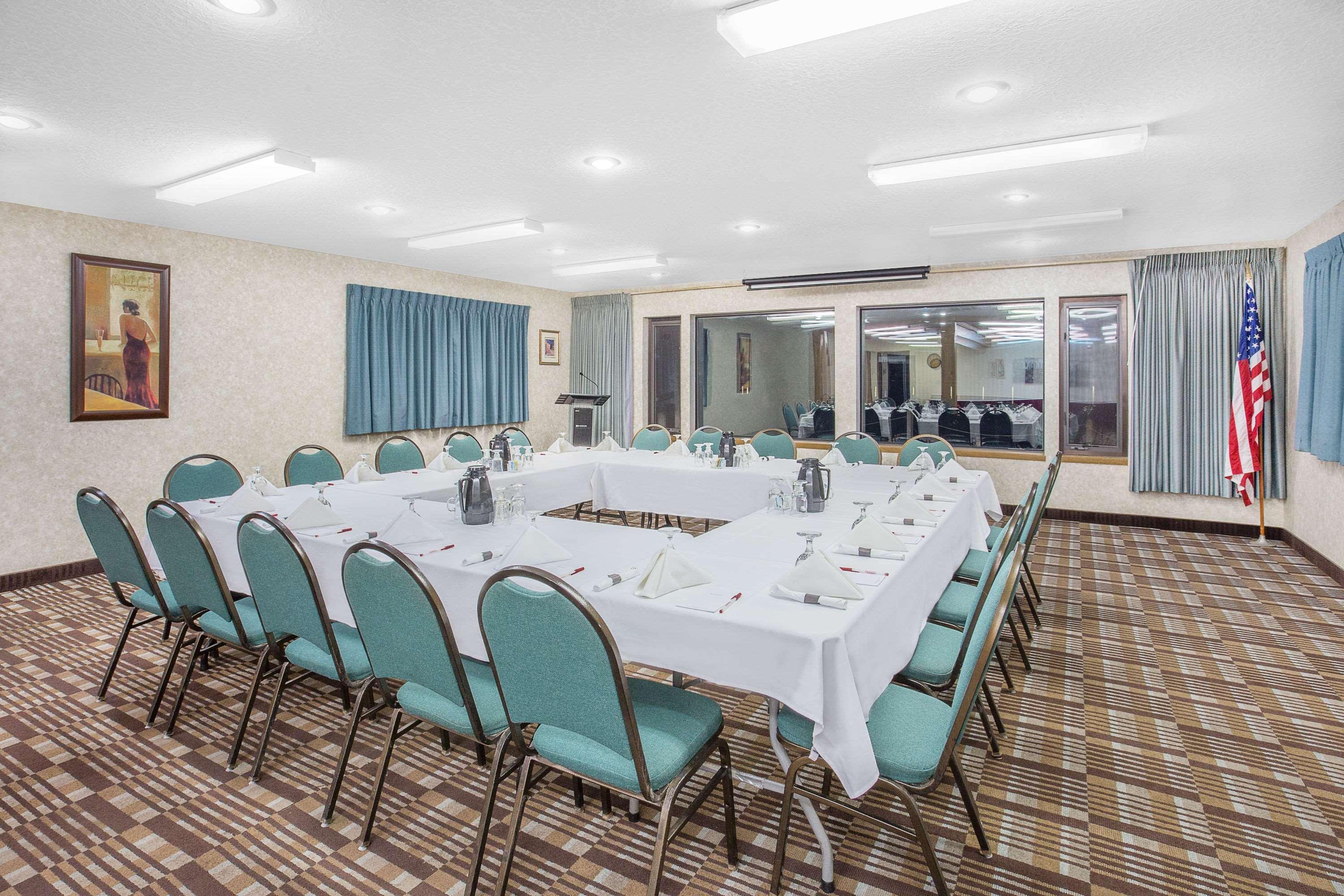Ramada by Wyndham Hancock Waterfront Bagian luar foto