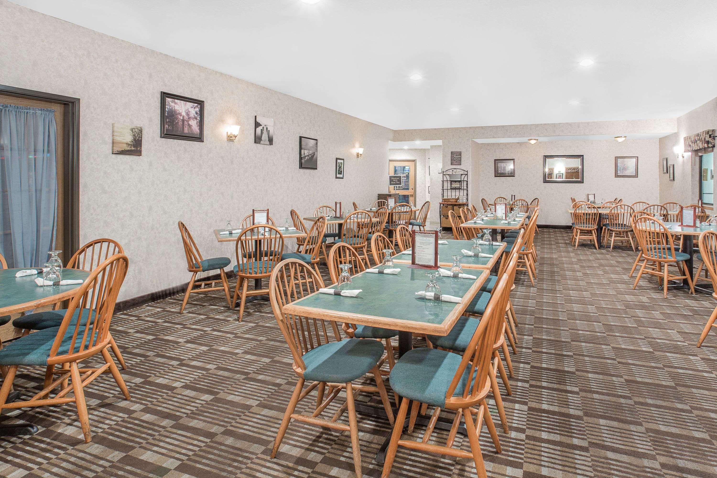 Ramada by Wyndham Hancock Waterfront Bagian luar foto