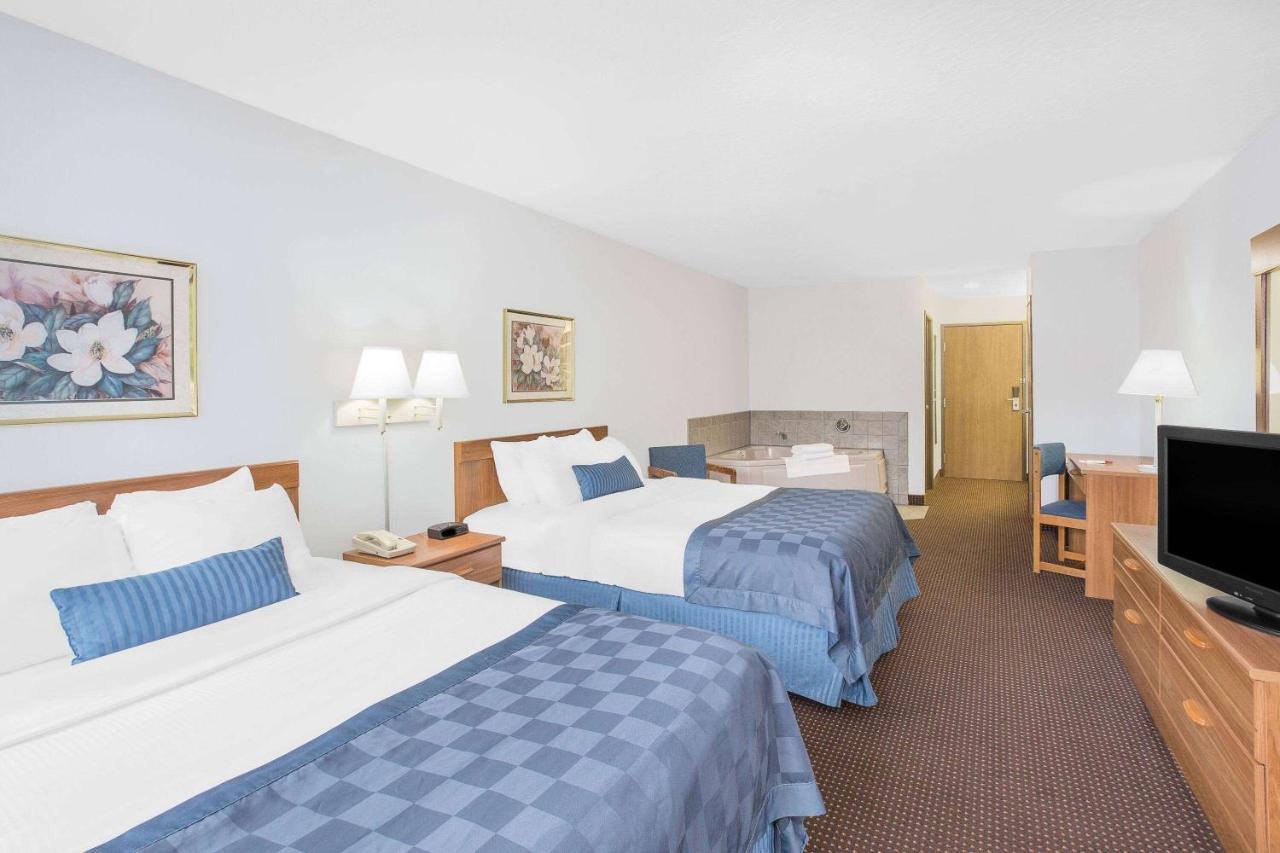 Ramada by Wyndham Hancock Waterfront Bagian luar foto