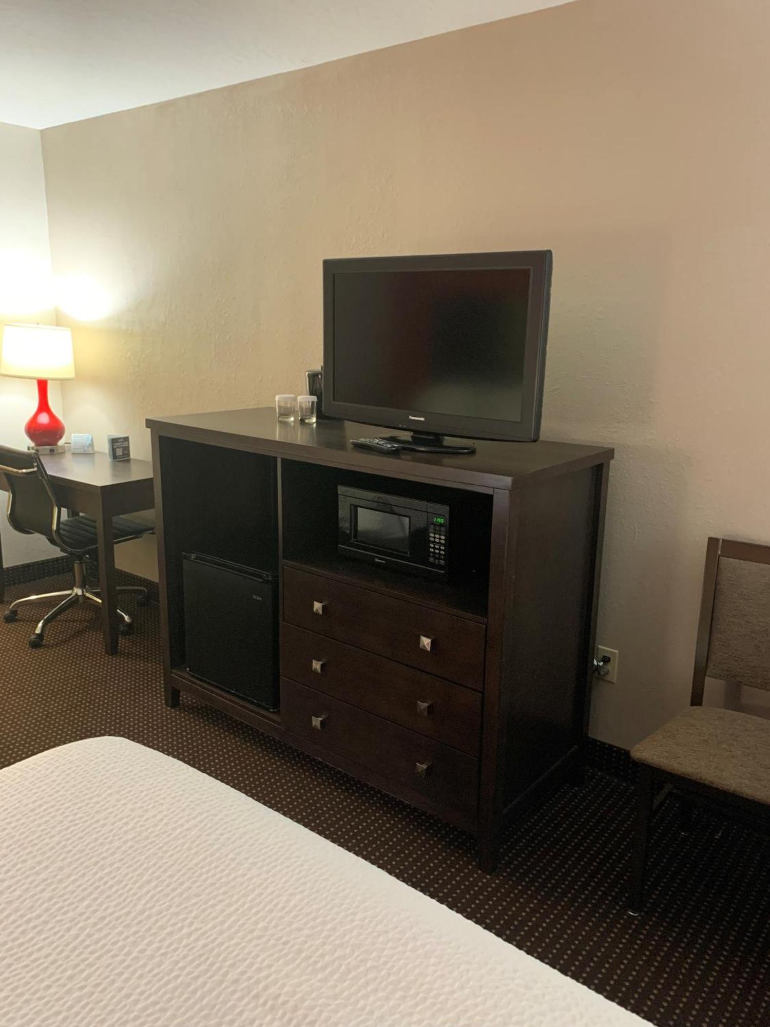Ramada by Wyndham Hancock Waterfront Bagian luar foto