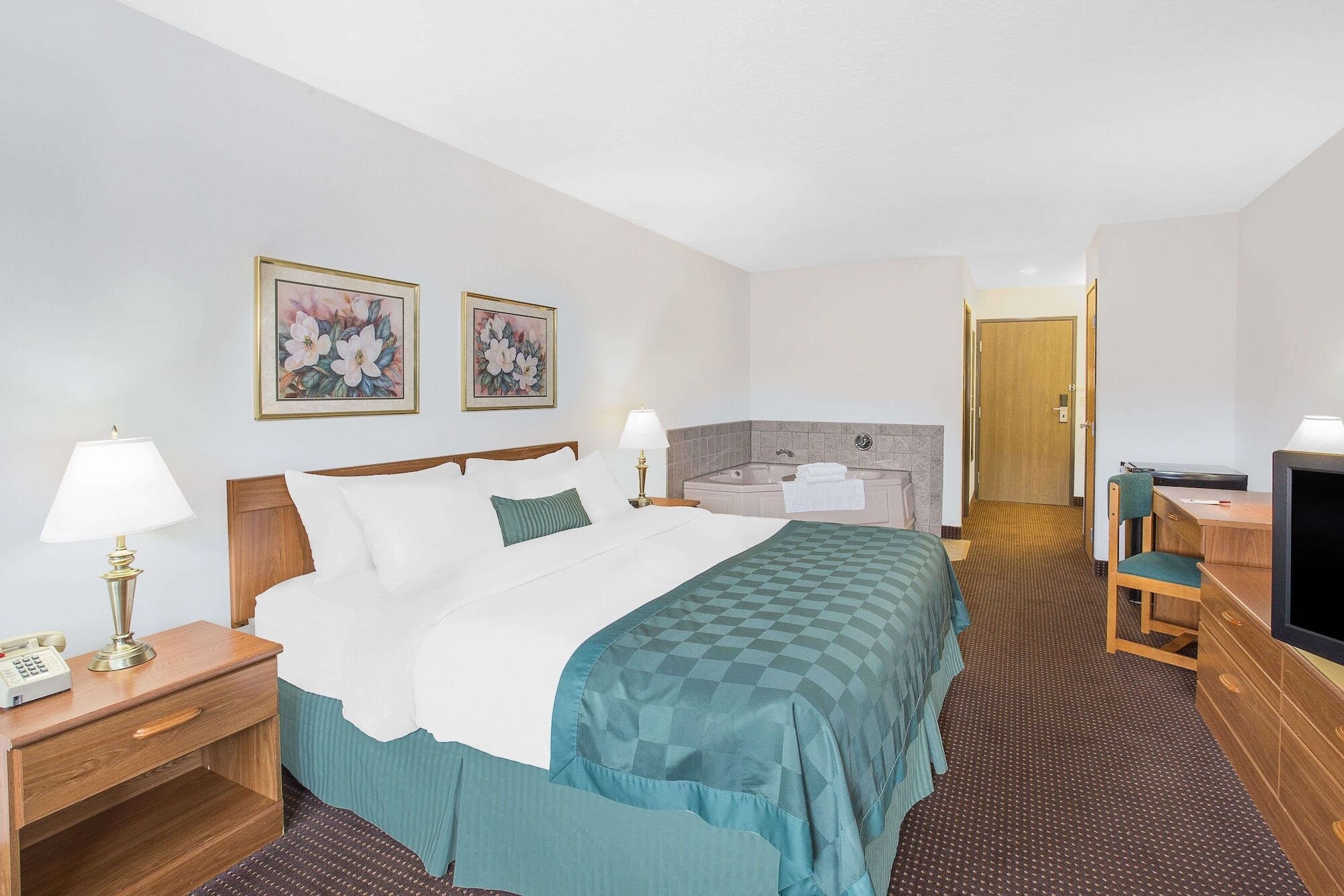 Ramada by Wyndham Hancock Waterfront Bagian luar foto
