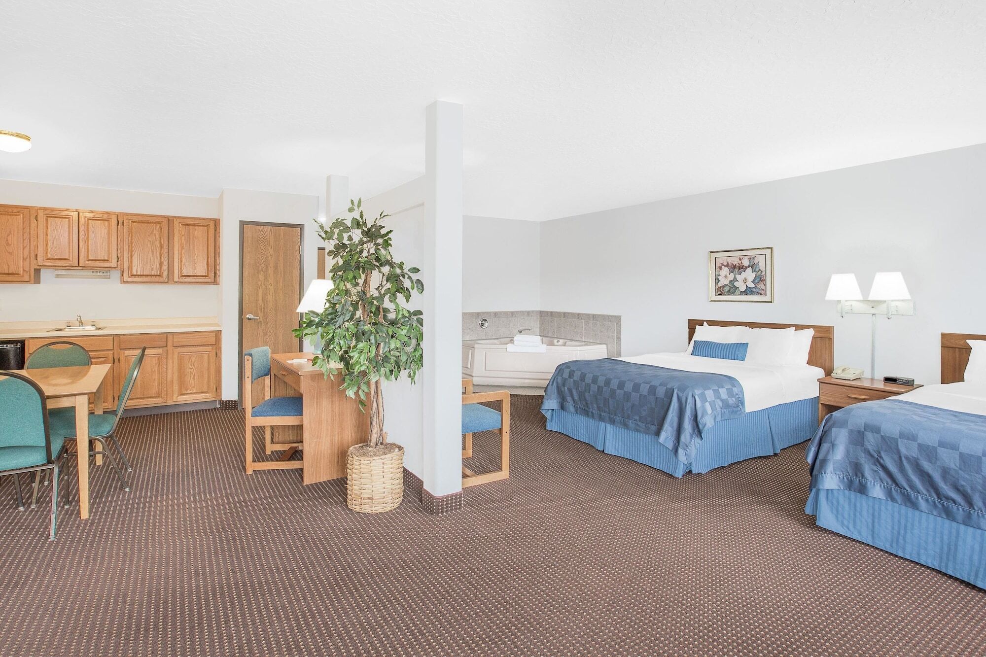 Ramada by Wyndham Hancock Waterfront Bagian luar foto